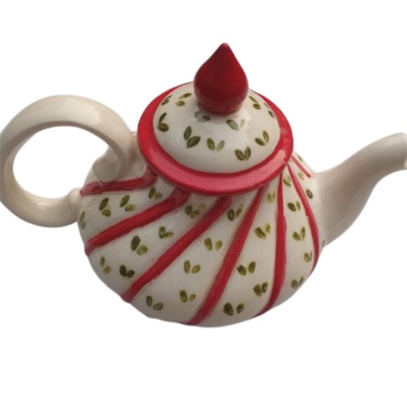 Vintage Pretty Tea Pot